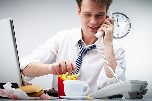 Trabajar en exceso puede despertar enfermedades serias